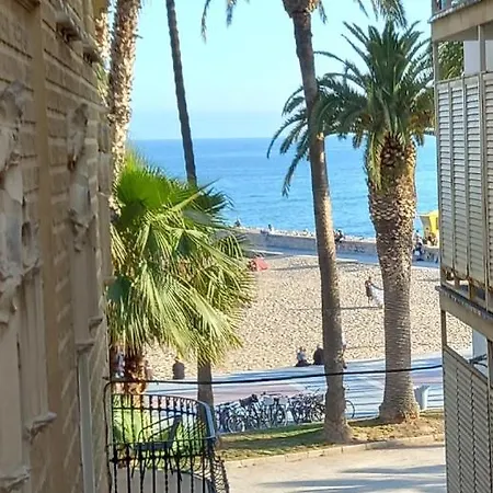 Mediterranean Flat In The Centre Of סיטגס